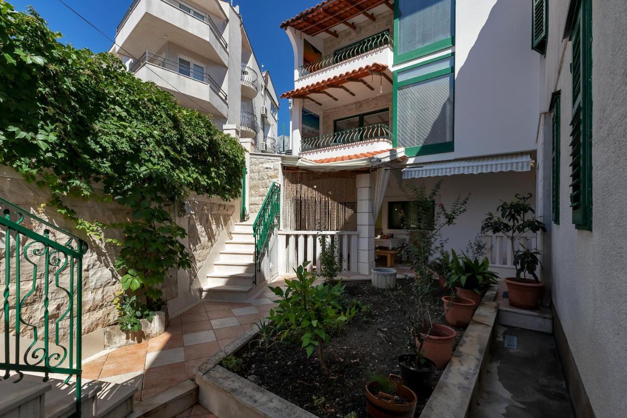 Apartments Carmen Makarska Exterior foto
