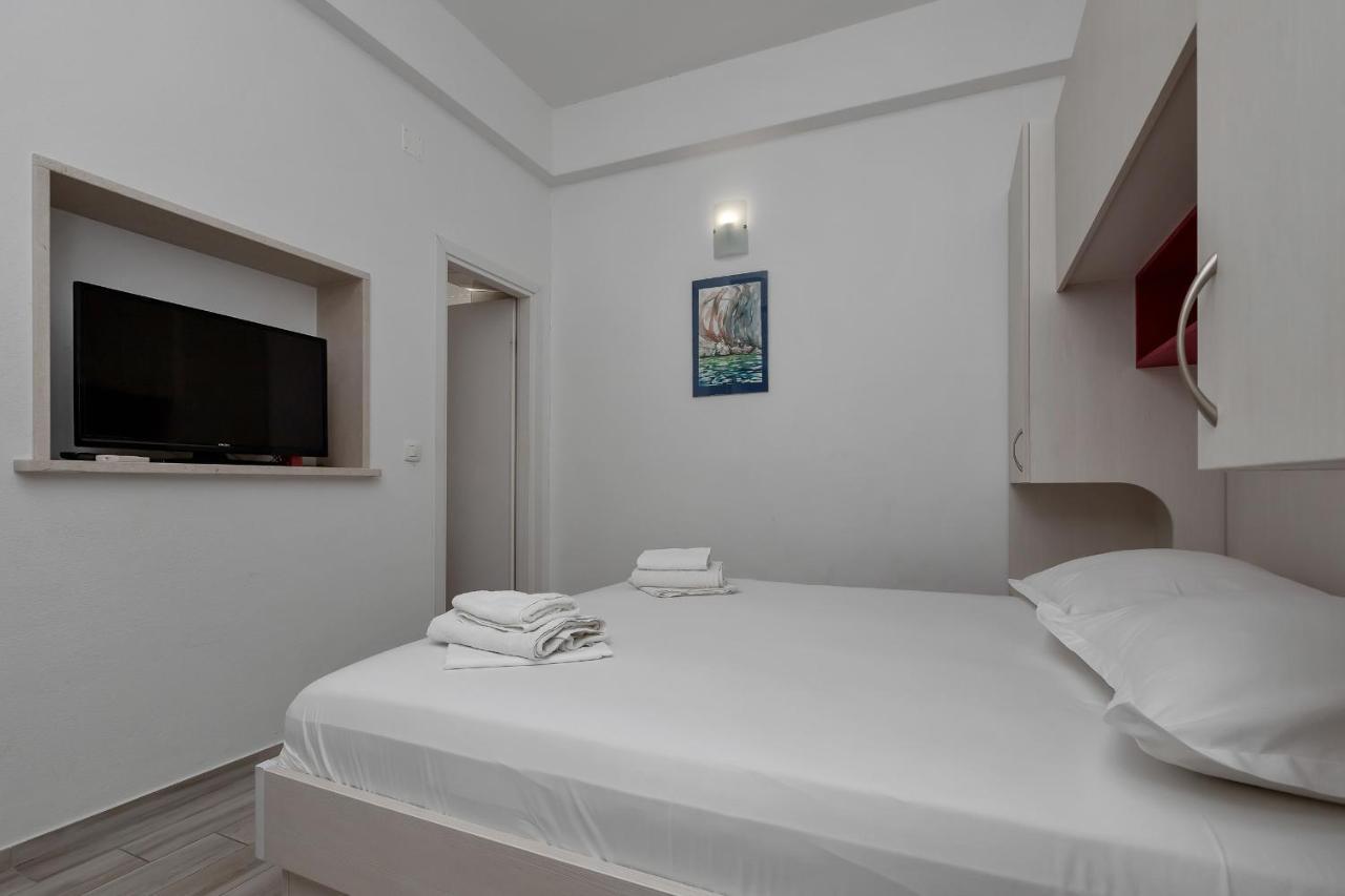 Apartments Carmen Makarska Exterior foto