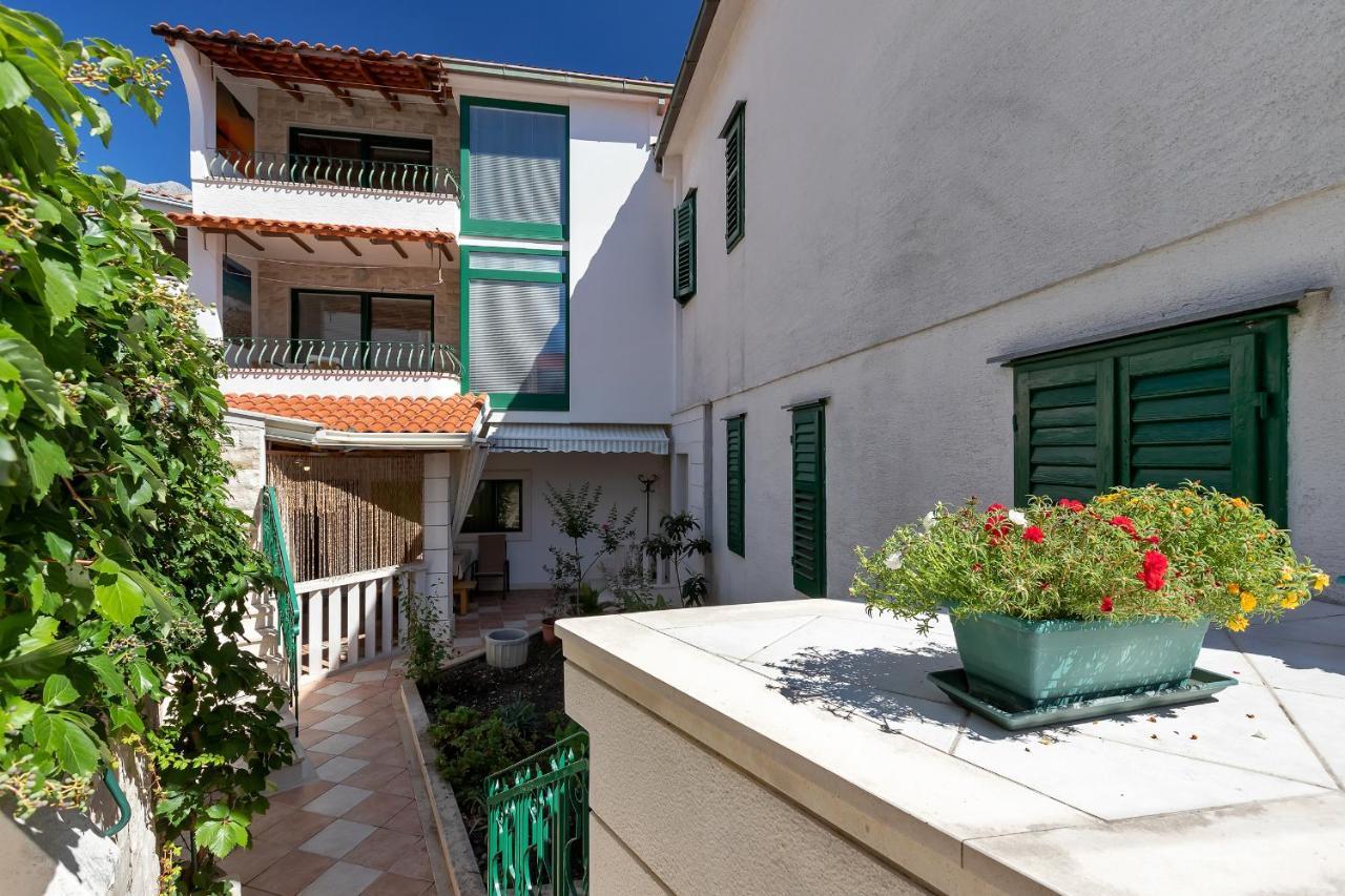 Apartments Carmen Makarska Exterior foto