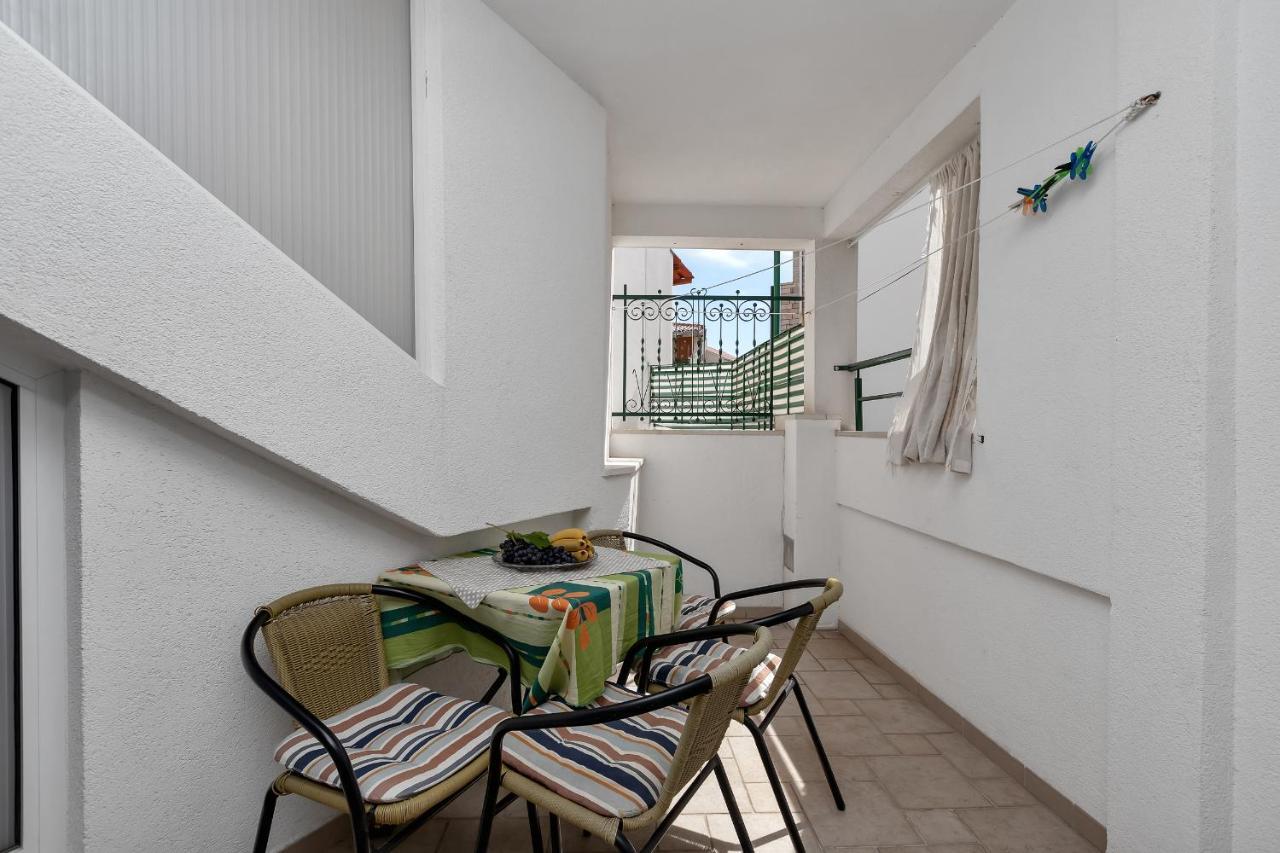 Apartments Carmen Makarska Exterior foto