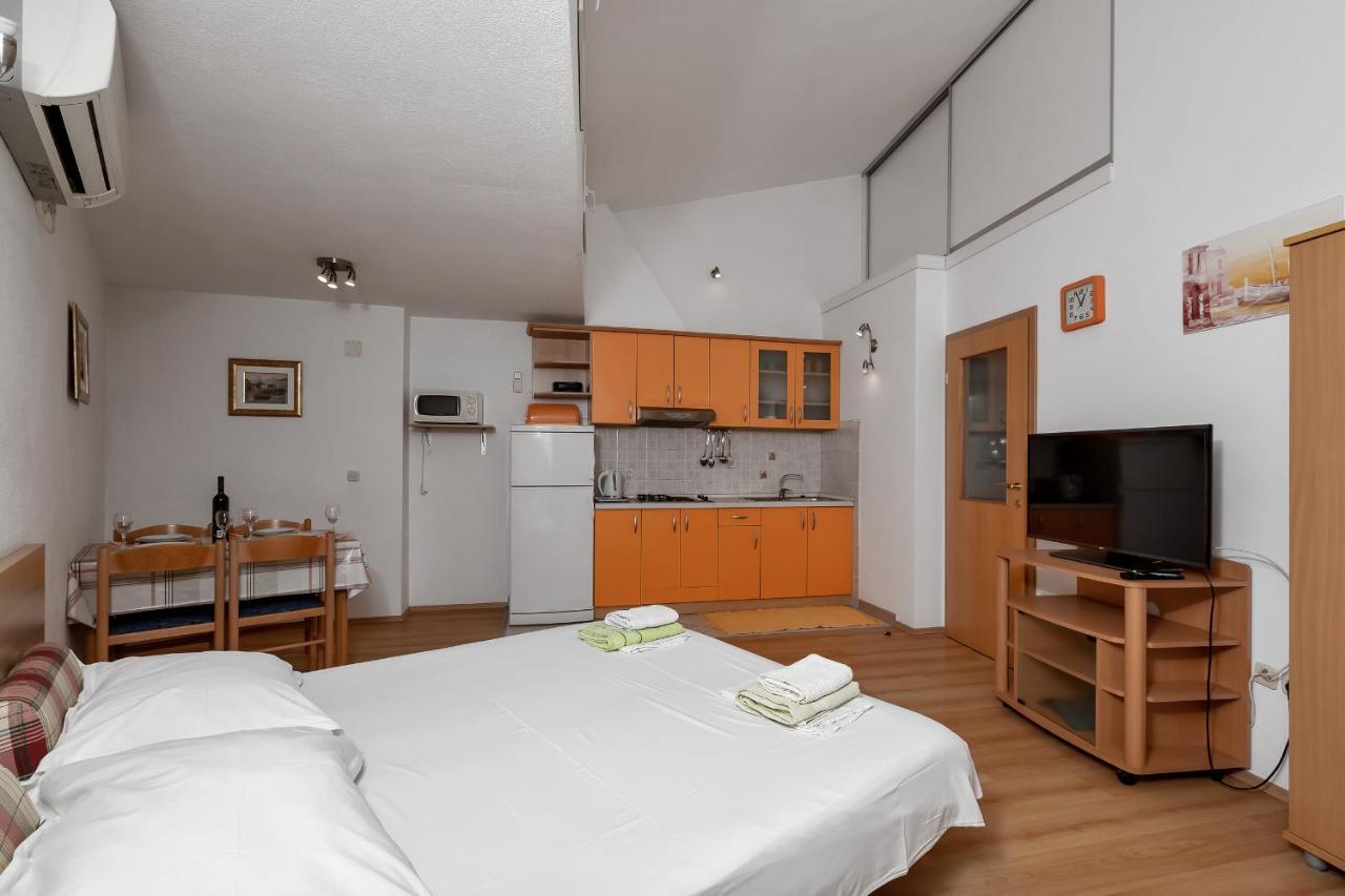 Apartments Carmen Makarska Exterior foto