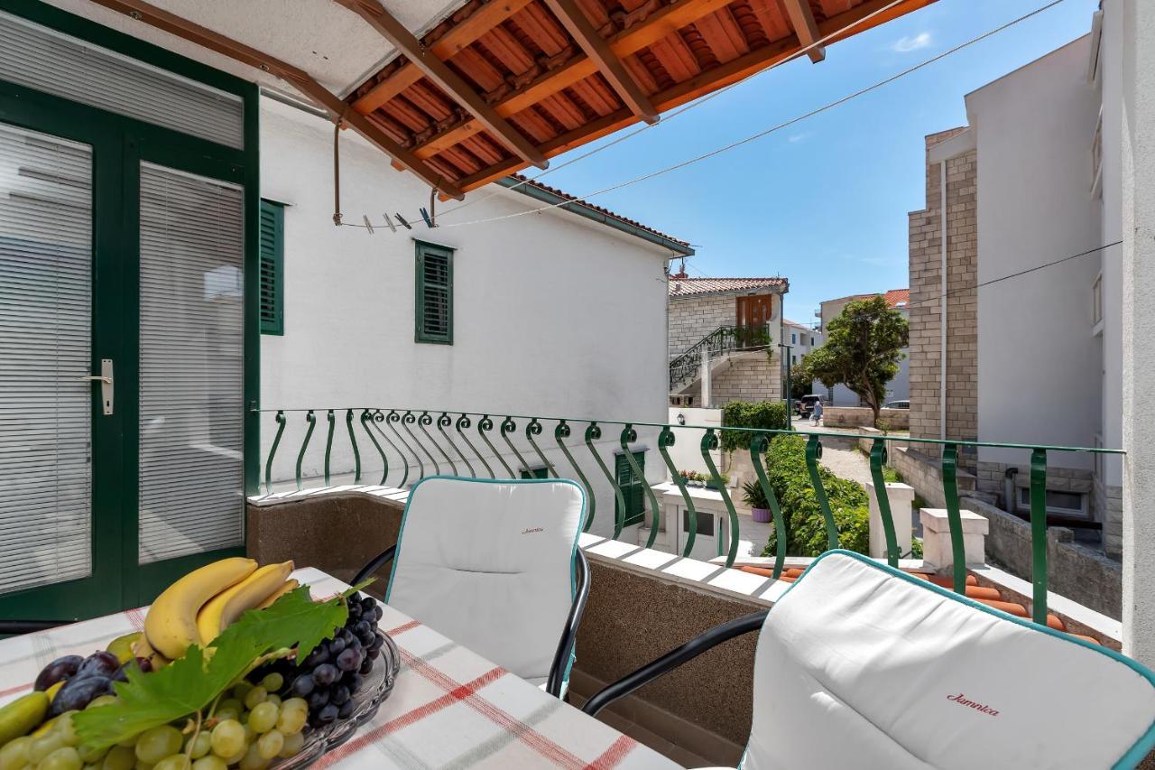 Apartments Carmen Makarska Exterior foto