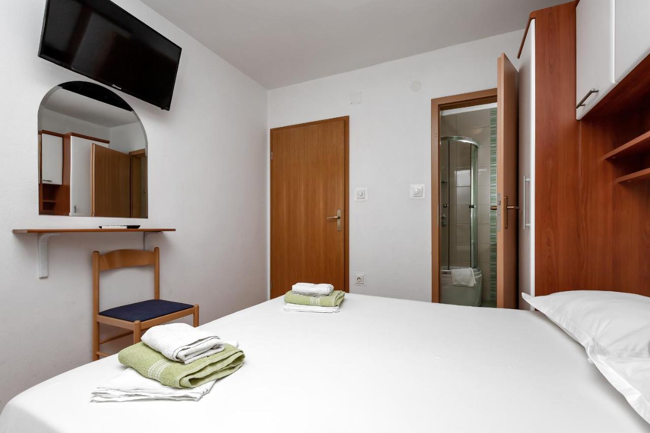 Apartments Carmen Makarska Exterior foto