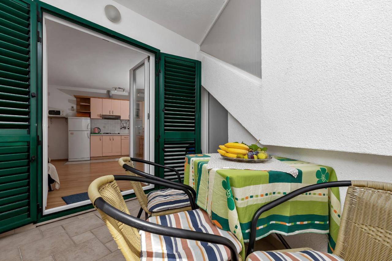 Apartments Carmen Makarska Exterior foto